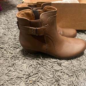 NEW Cobb Hill Laurel Bootie Brown Womens Shoes Size 9.5 M Boots